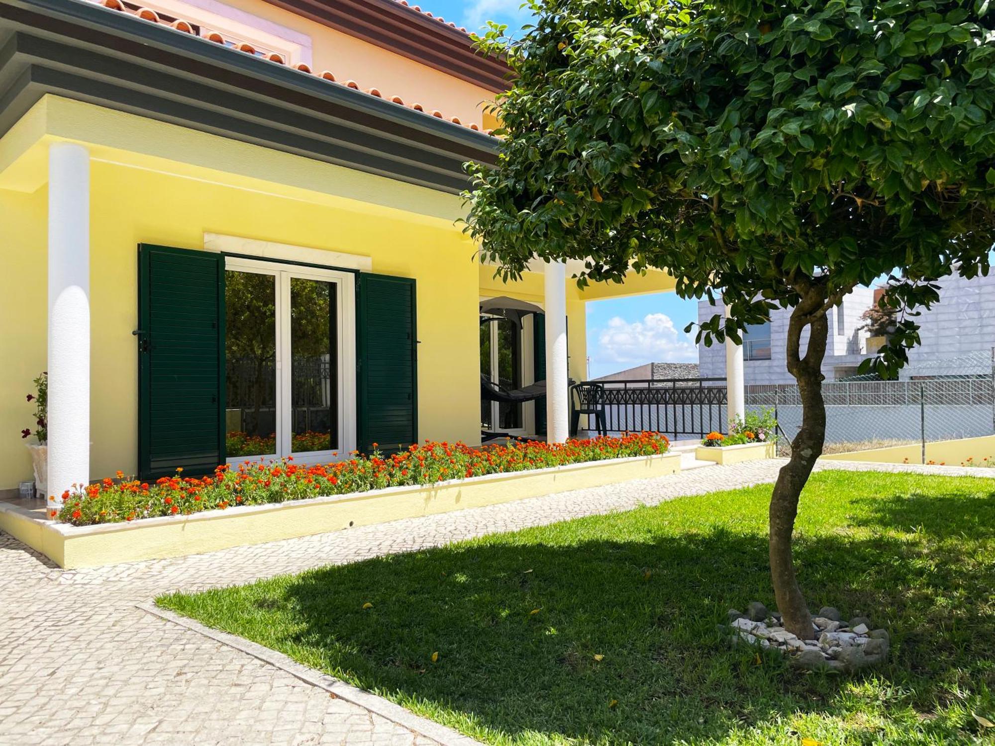 Lolik Villa Sobreda Eksteriør billede